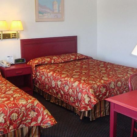Golden Wheat Budget Host Inn Джанкшен Сити Экстерьер фото