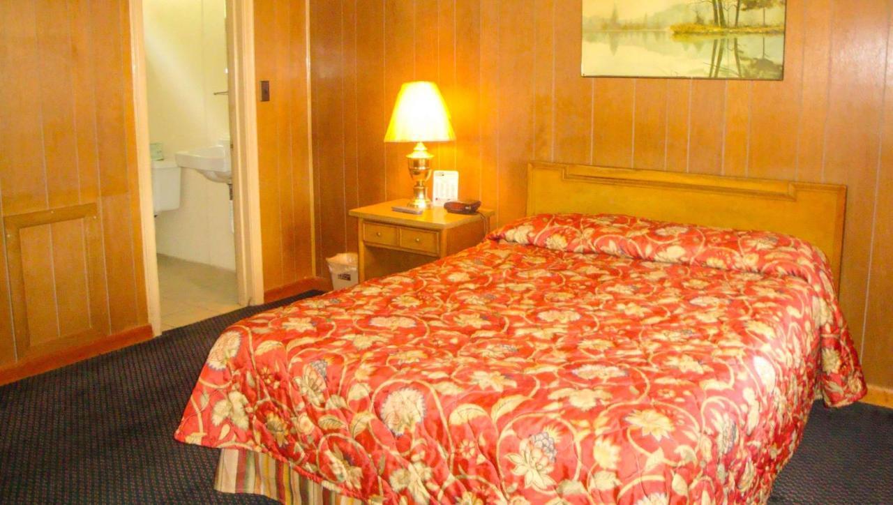 Golden Wheat Budget Host Inn Джанкшен Сити Экстерьер фото