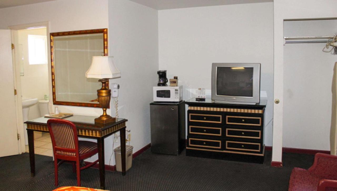 Golden Wheat Budget Host Inn Джанкшен Сити Экстерьер фото