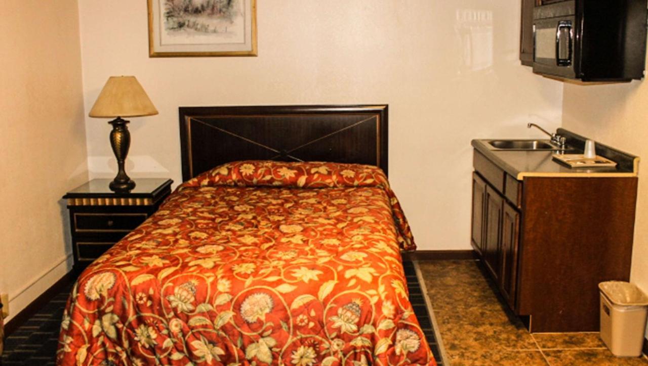 Golden Wheat Budget Host Inn Джанкшен Сити Экстерьер фото